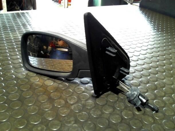 Foto: AUSSENSPIEGEL LINKS MECH. VERSTELLBAR eines Peugeot 306 Break