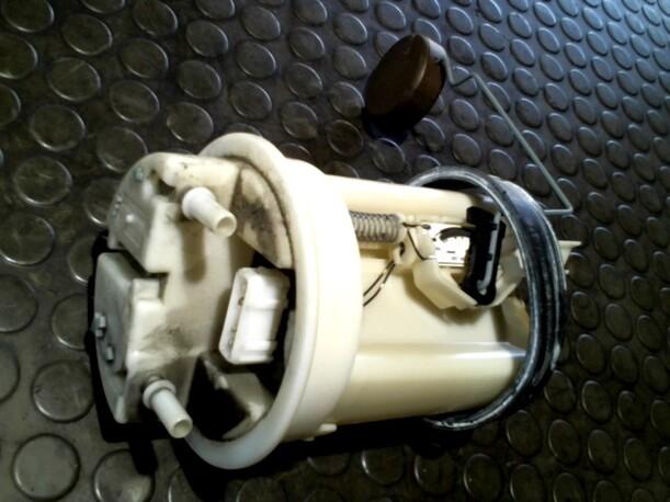 Foto: KRAFTSTOFFPUMPE eines Peugeot 306 Break