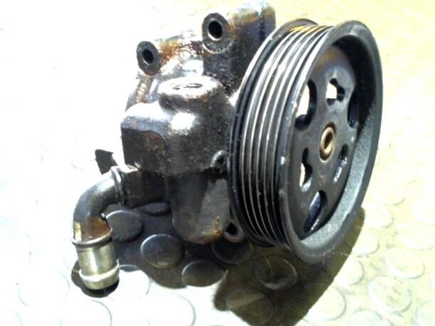Foto: PUMPE SERVOLENKUNG eines Ford Fiesta