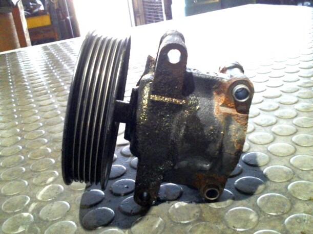 Foto: PUMPE SERVOLENKUNG eines Ford Fiesta