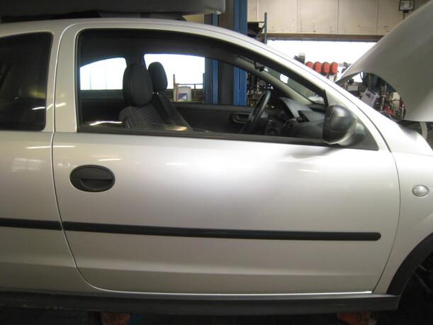 Foto: TÜR VORNE RECHTS (2/3-Türer) eines Opel Corsa 1.2 16V