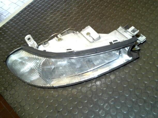 Foto: SCHEINWERFER RECHTS eines Ford Mondeo Turnier 16V