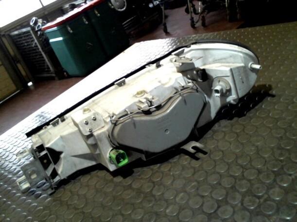Foto: SCHEINWERFER RECHTS eines Ford Mondeo Turnier 16V