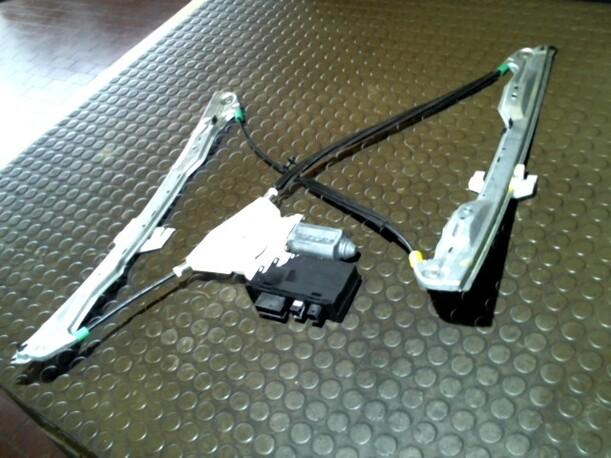 Foto: FENSTERHEBER ELEKTRISCH VORN RECHTS eines Citroen C5 2.0