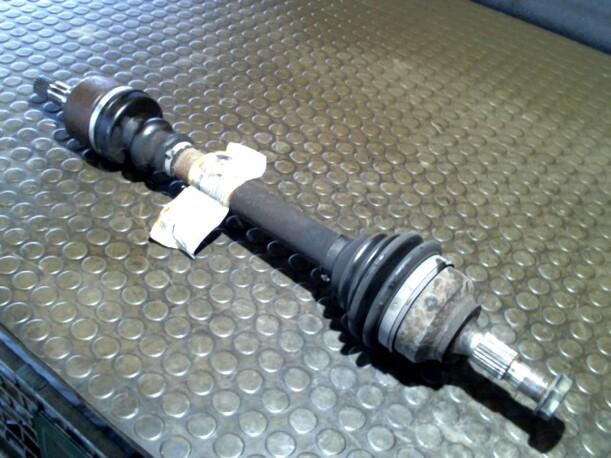 Foto: ANTRIEBSWELLE LINKS eines Citroen C5 2.0