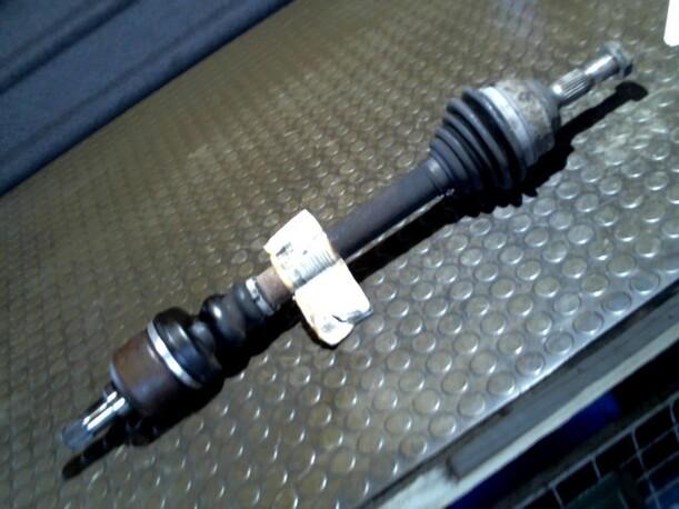 Foto: ANTRIEBSWELLE LINKS eines Citroen C5 2.0