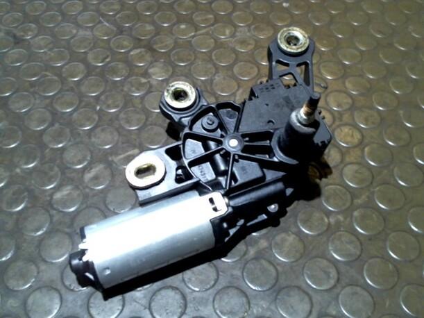 Foto: SCHEIBENWISCHERMOTOR HINTEN eines Seat Leon 1.6 16V