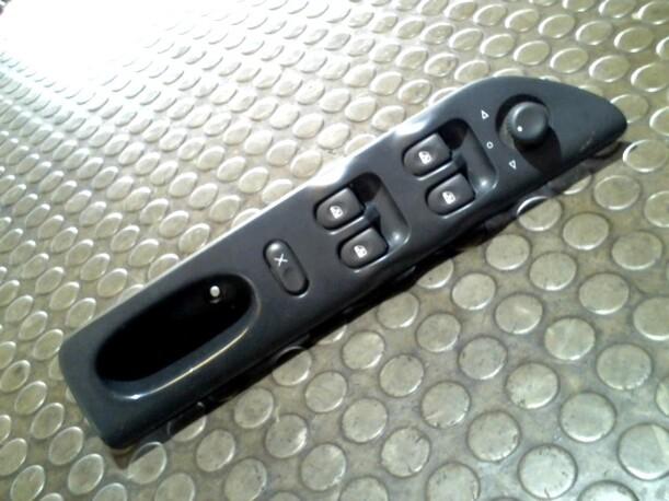 Foto: SCHALTER FENSTERHEBER eines Renault Laguna 1.6 16V CD