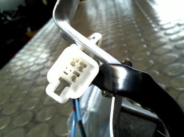 Foto: SCHEIBENWISCHERMOTOR HINTEN eines Mazda 2 1.4l CD