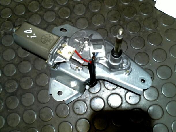 Foto: SCHEIBENWISCHERMOTOR HINTEN eines Mazda 2 1.4l CD