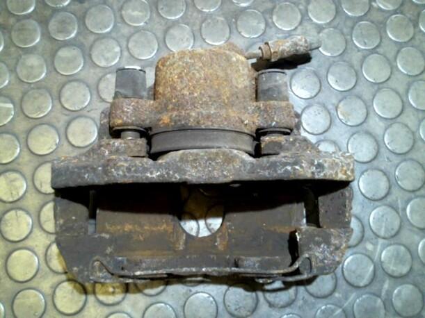 Foto: BREMSSATTEL VORN RECHTS eines Mazda 2 1.4l CD