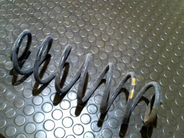 Foto: HINTERFEDER LINKS eines Mazda 2 1.4l CD