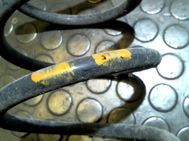 Foto: HINTERFEDER LINKS eines Mazda 2 1.4l CD