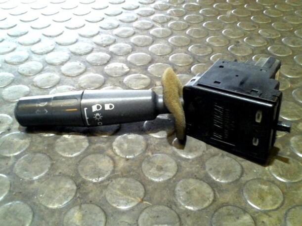 Foto: BLINKSCHALTER/KOMBISCHALTER L eines Peugeot 306 CD