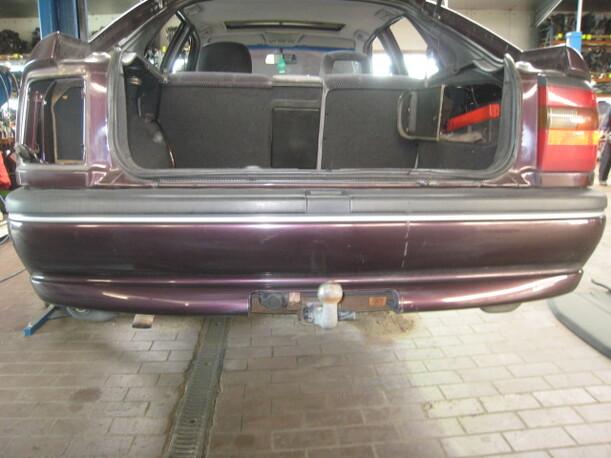 Foto: STOßSTANGE / STOSSFÄNGER HINTEN eines Opel Vectra CD