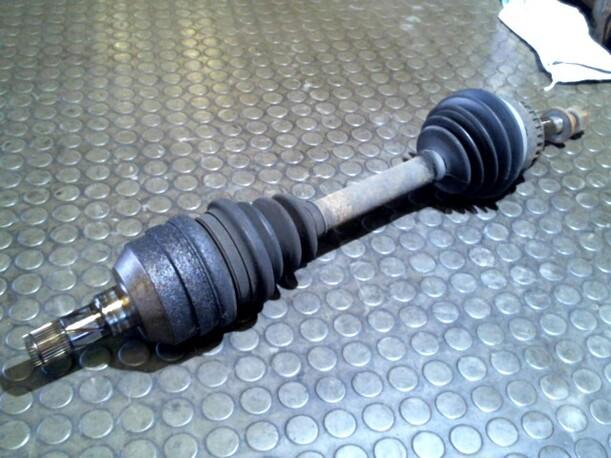 Foto: ANTRIEBSWELLE LINKS eines Opel Vectra CD