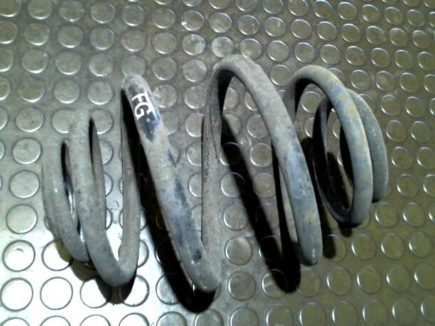 Foto: HINTERFEDER LINKS eines Opel Vectra CD