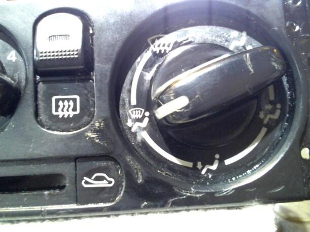 Foto: HEIZUNGSBETÄTIGUNG eines Mazda MX-5 1.9i 16V CD