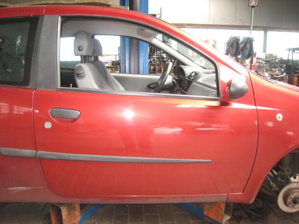 Foto: TÜR VORNE RECHTS (2/3-türer) eines Fiat Punto 1.2 CD