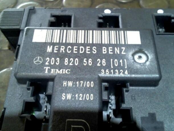 Foto: TÜRSTEUERGERÄT VORN RECHTS eines Mercedes-Benz C 200 Kompressor Sportcoupe CD