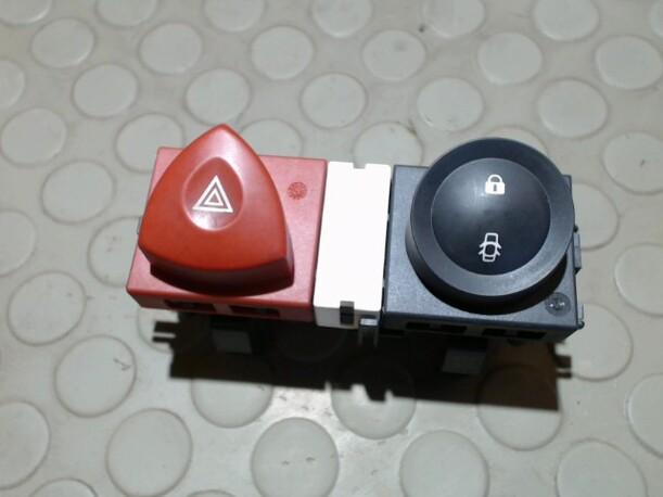 Foto: SCHALTER WARNBLINKANLAGE/ WARNBLINKSCHALTER eines Renault Megane 1.6 Grandtour Aut. CD