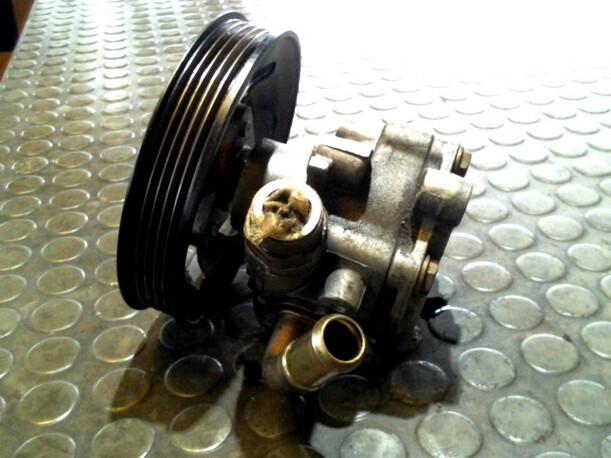 Foto: PUMPE SERVOLENKUNG eines Audi A4 1.6 CD