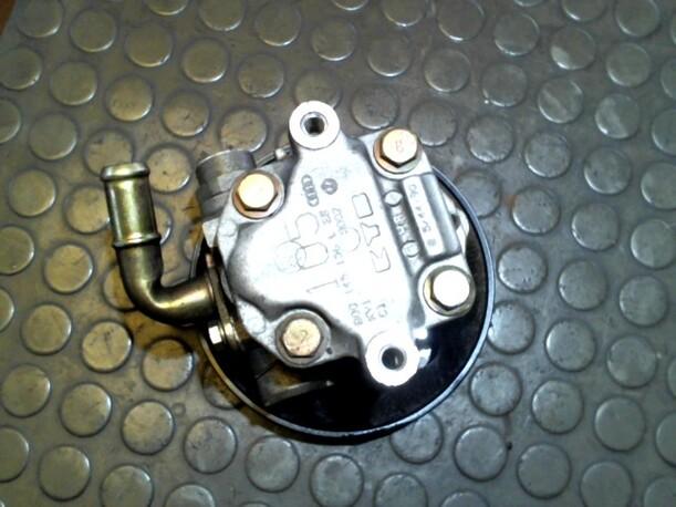 Foto: PUMPE SERVOLENKUNG eines Audi A4 1.6 CD