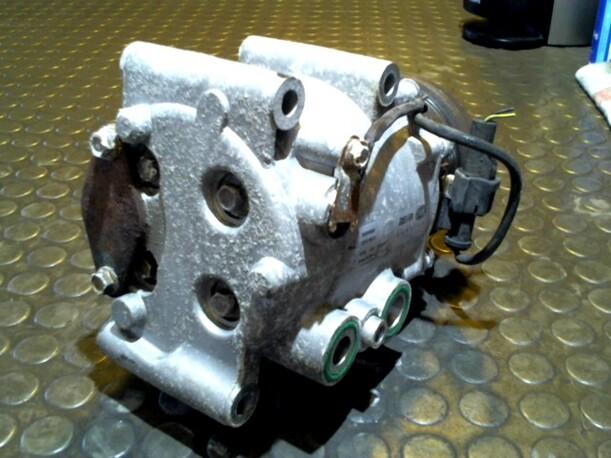 Foto: KOMPRESSOR KLIMAANLAGE eines Ford Focus Turn. 1.8 TDCi CD