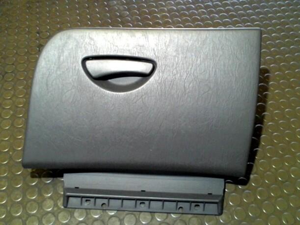 Foto: HANDSCHUHFACH eines Ford Focus Turn. 1.8 TDCi CD