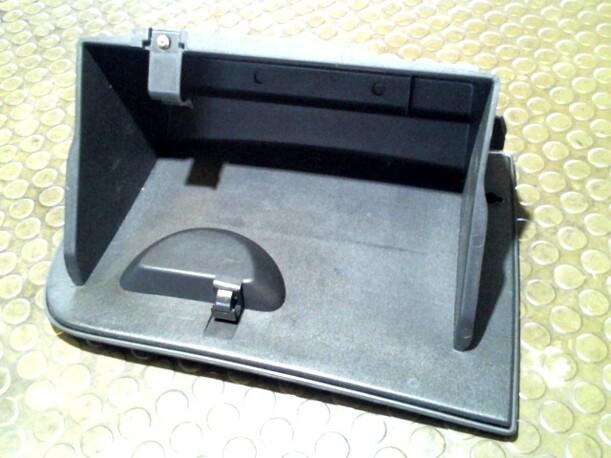 Foto: HANDSCHUHFACH eines Ford Focus Turn. 1.8 TDCi CD