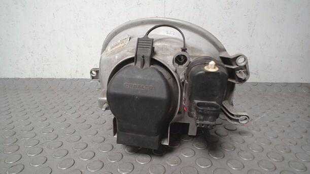 Foto: SCHEINWERFER RECHTS eines Renault Twingo 1.3 CD