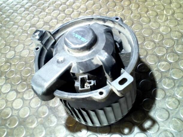 Foto: HEIZUNGSGEBLÄSE eines Mitsubishi Colt 1.3 CD