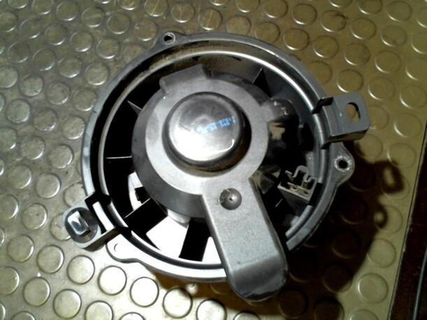 Foto: HEIZUNGSGEBLÄSE eines Mitsubishi Colt 1.3 CD