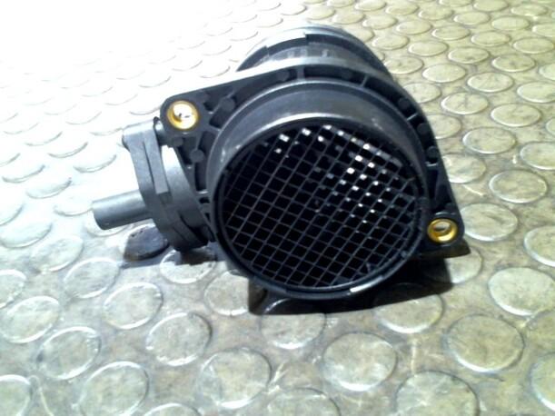 Foto: LUFTMASSENMESSER BOSCH eines Audi A6 1.8 T CD