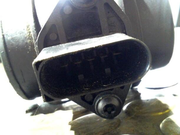 Foto: LUFTMASSENMESSER BOSCH eines Audi A6 1.8 T CD