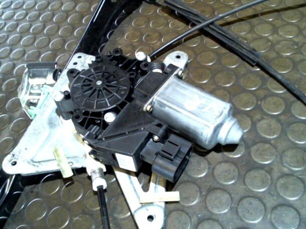 Foto: FENSTERHEBER ELEKTRISCH VORN RECHTS eines Audi A4 Avant 1.9 TDI