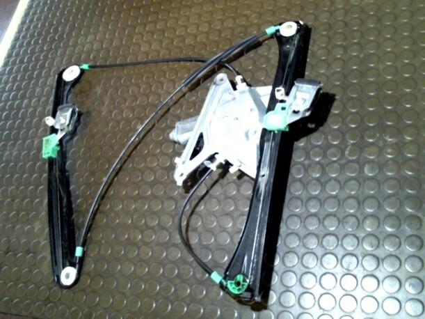 Foto: FENSTERHEBER ELEKTRISCH VORN RECHTS eines Audi A4 Avant 1.9 TDI