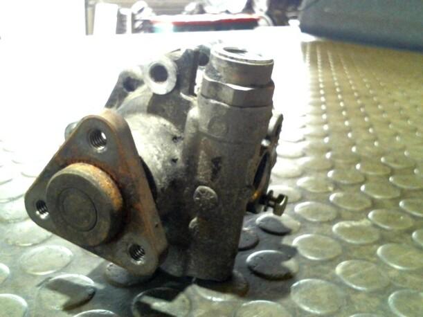 Foto: PUMPE SERVOLENKUNG eines Audi A4 Avant 1.9 TDI