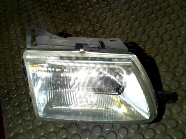 Foto: SCHEINWERFER RECHTS eines Citroen Saxo 1.1 CD