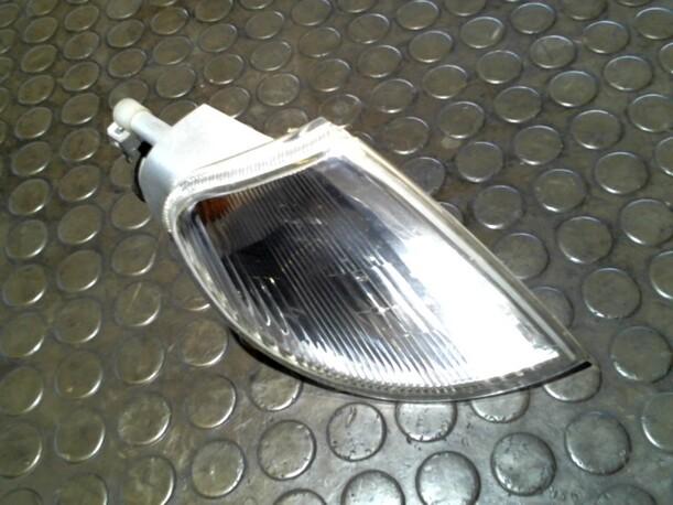 Foto: BLINKER VORN RECHTS eines Citroen Saxo 1.1 CD