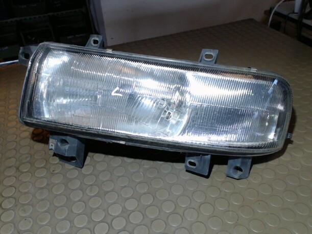 Foto: SCHEINWERFER LINKS eines Renault Master 2.8 dTi L1H1