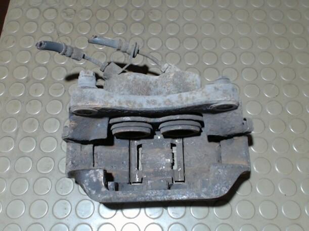 Foto: BREMSSATTEL VORN LINKS eines Renault Master 2.8 dTi L1H1