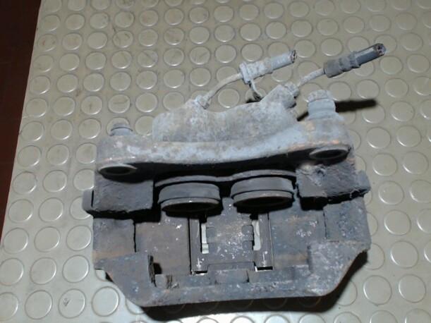 Foto: BREMSSATTEL VORN RECHRS eines Renault Master 2.8 dTi L1H1