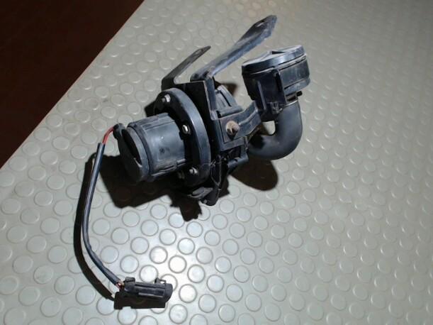 Foto: SEKUNDÄRPUMPE eines Opel Astra 16V CD