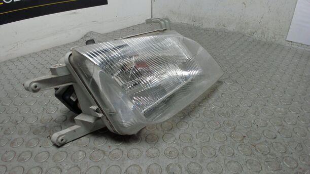 Foto: SCHEINWERFER RECHTS eines Subaru Justy 1.3 4WD CD