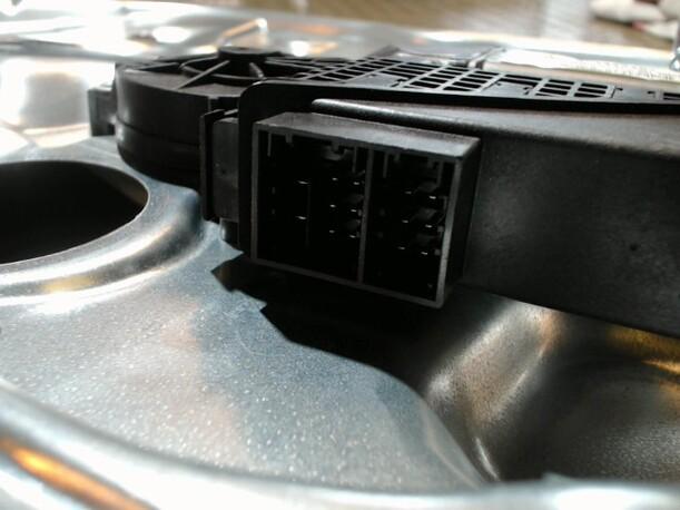 Foto: FENSTERHEBER ELEKTRISCH VORN RECHTS eines VW Polo 1.4