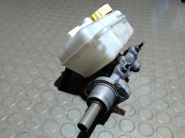 Foto: HAUPTBREMSZYLINDER eines VW Polo 1.4