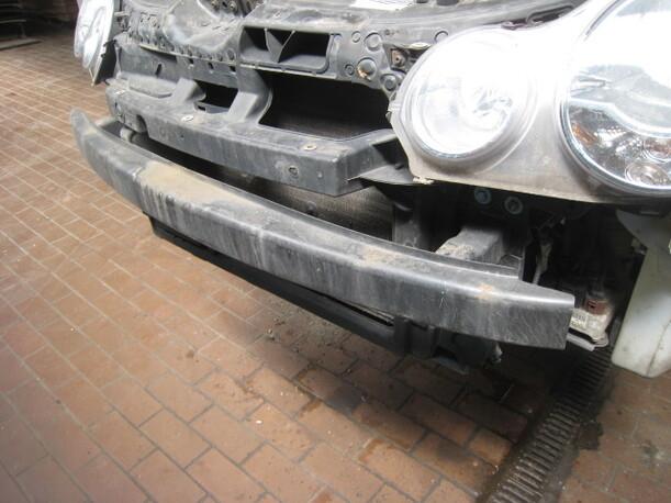 Foto: VERSTÄRKUNG VORN eines VW Polo 1.2