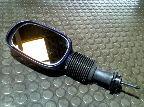 Foto: AUSSENSPIEGEL LINKS MECHANISCH VERSTELLBAR eines Ford Ka
