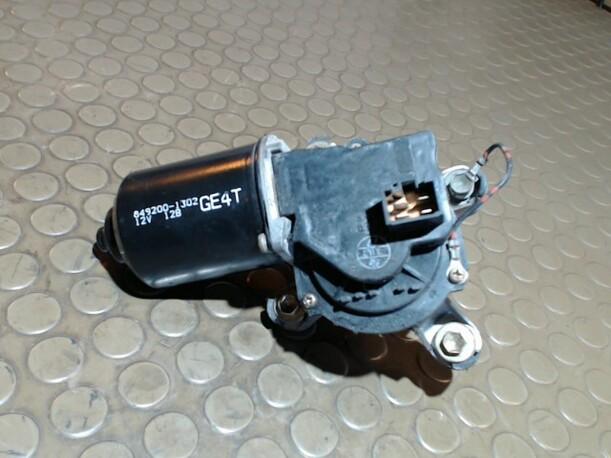 Foto: SCHEIBENWISCHERMOTOR VORN eines Mazda 626 2.0 CD